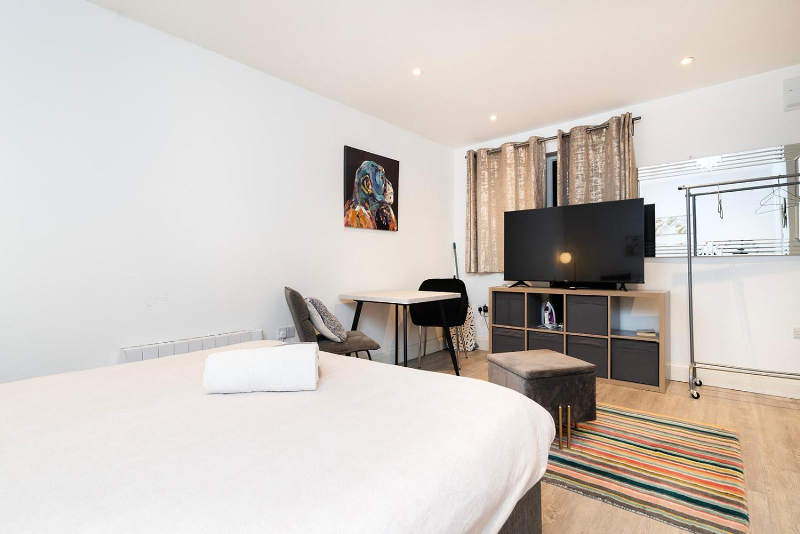Appartamento Cosy 1 Bedroom Walking Distance To Mall With Parking Available *